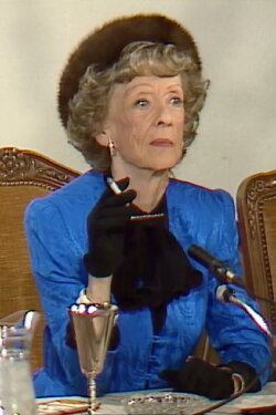 Bette Davis at the Cinémathèque Française (1986) Bette Davis at the Cinémathèque Française (1986)