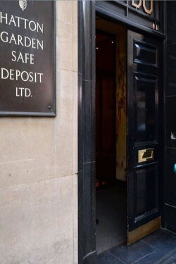 Britain's Biggest Diamond Heist: The Inside Story (2015) Britain's Biggest Diamond Heist: The Inside Story (2015)