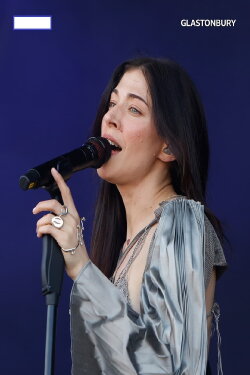 Caroline Polachek: Glastonbury 2023 (2023) Caroline Polachek: Glastonbury 2023 (2023)