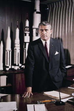 Der Raketenmann – Wernher von Braun und der Traum vom Mond (2009) Der Raketenmann – Wernher von Braun und der Traum vom Mond (2009)