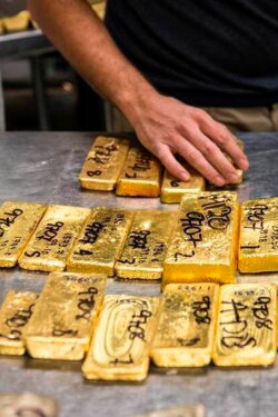 Dirty Money: Dirty Gold (2020) Dirty Money: Dirty Gold (2020)