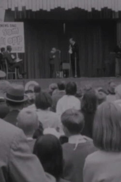 En vagn kommer lastad (1966)