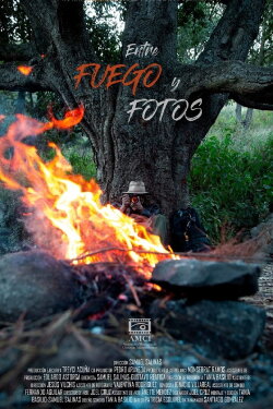 Entre fuego y fotos (2021) Entre fuego y fotos (2021)