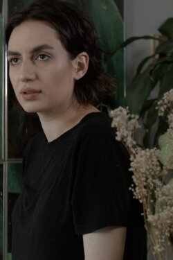 Facing the same direction (2014)