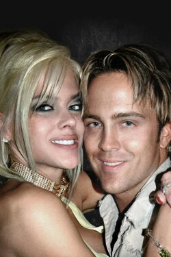 Hopelessly in Love: Anna Nicole Smith and Larry Birkhead (2020) Hopelessly in Love: Anna Nicole Smith and Larry Birkhead (2020)
