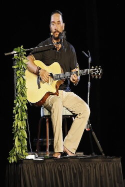 Keali'i Reichel: Kukahi - Live In Concert (2008) Keali'i Reichel: Kukahi - Live In Concert (2008)