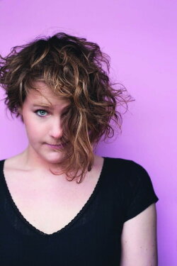 Kiki Schippers: Wie Kijkt? (2021)