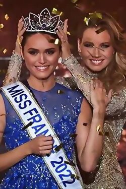 Le Sacre Dans Les pas De Miss France 2022 - Sept A Huit Du Dimanche 19 Décembre 2021 (2021)