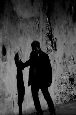Lean on the Wall (2021)