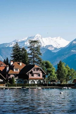 Maisons et hôtels de légende : Auberge du Père Bise (2023) Maisons et hôtels de légende : Auberge du Père Bise (2023)