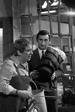 Miért beszél annyit Mrs. Piper? (1967) Miért beszél annyit Mrs. Piper? (1967)