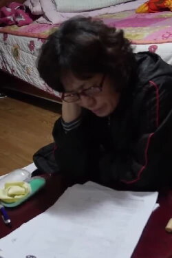 Mom goes into her room (2014)