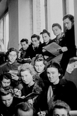 New Poland No. 1 - Youth at the Universities (1946) New Poland No. 1 - Youth at the Universities (1946)