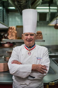 Paul Bocuse, le dernier empereur de la gastronomie (2011) Paul Bocuse, le dernier empereur de la gastronomie (2011)