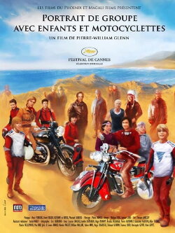 Portrait de groupe avec enfants et motocyclettes (2009) Portrait de groupe avec enfants et motocyclettes (2009)