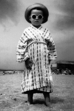 Round Eyes in the Middle Kingdom (1996) Round Eyes in the Middle Kingdom (1996)