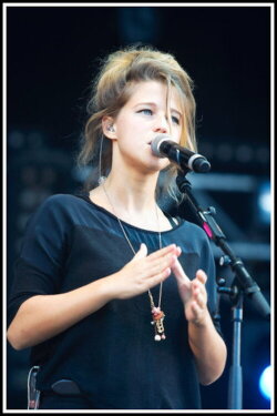 Selah Sue - Concert aux Vieilles Charrues (2012) Selah Sue - Concert aux Vieilles Charrues (2012)