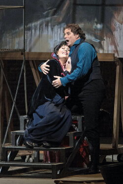 The Metropolitan Opera: Tosca (2013) The Metropolitan Opera: Tosca (2013)