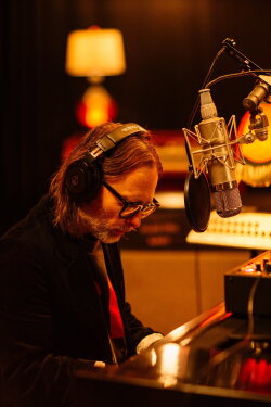Thom Yorke's 'Suspiria' Session - (Live from Electric Lady Studios) (2018) Thom Yorke's 'Suspiria' Session - (Live from Electric Lady Studios) (2018)