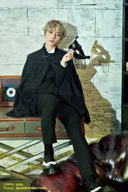 TOMORROW X TOGETHER 2020 SEASON'S GREETINGS (2019)