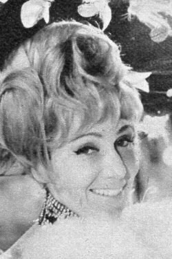 Um Mitternacht beginnt hier das Leben (1967) Um Mitternacht beginnt hier das Leben (1967)