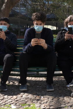 Un día en la plaza (2023) Un día en la plaza (2023)