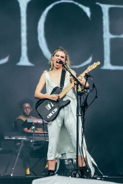 Wolf Alice at Glastonbury 2022 (2022) Wolf Alice at Glastonbury 2022 (2022)