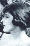 Lois Lee