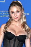 Alyvia Alyn Lind