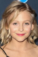 Alyvia Alyn Lind