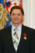 Eduard Khil