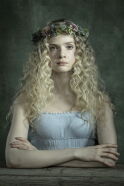 Elena Kampouris