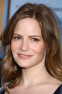 Jennifer Jason Leigh