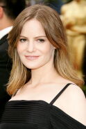 Jennifer Jason Leigh
