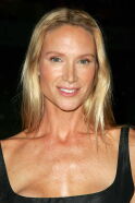Kelly Lynch