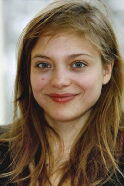 Lizzie Brocheré