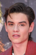 Louis Partridge