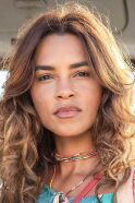 Lucy Alves