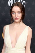 Phoebe Dynevor