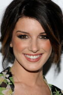 Shenae Grimes-Beech
