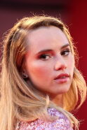 Suki Waterhouse
