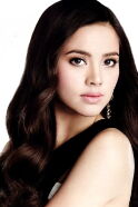 Urassaya Sperbund