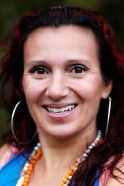 Yasmin Elvira Steenholdt
