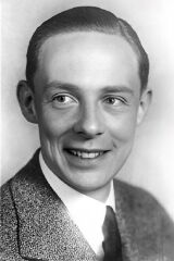 Alec Clunes