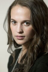 Alicia Vikander