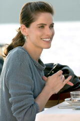 Amanda Peet