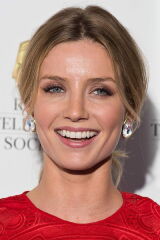 Annabelle Wallis