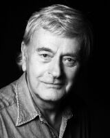 Barrie Ingham