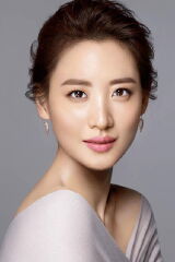 Claudia Kim