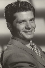 Dewey Martin